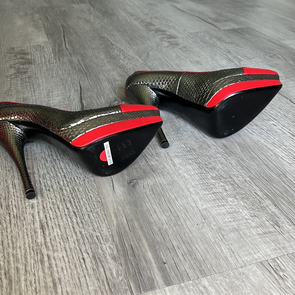 Beautiful Python Skin Pumps By Versace - image 4